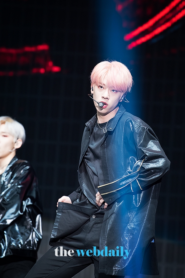 AB6IX 김동현, 데뷔 앨범 B:COMPLETE(비컴플릿)’ 발매 기념 쇼케이스 현장