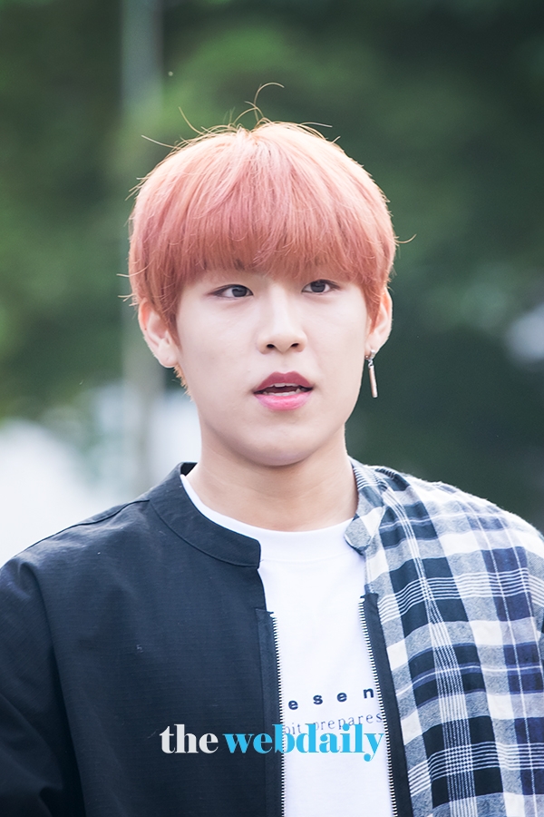 AB6IX 박우진, KBS 2TV 음악방송 '뮤직뱅크' 출근길