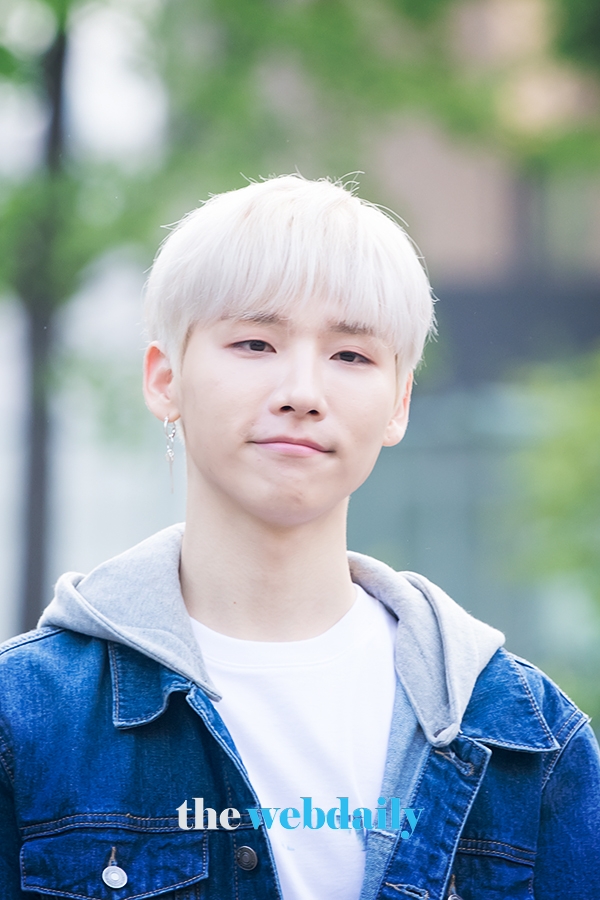 AB6IX 전웅, KBS 2TV 음악방송 '뮤직뱅크' 출근길