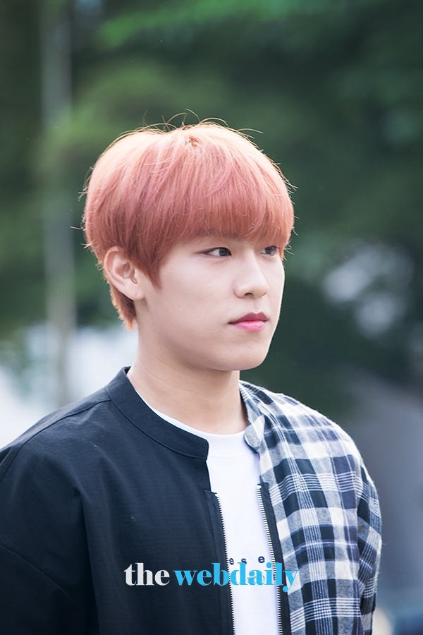 AB6IX 박우진, KBS 2TV 음악방송 '뮤직뱅크' 출근길