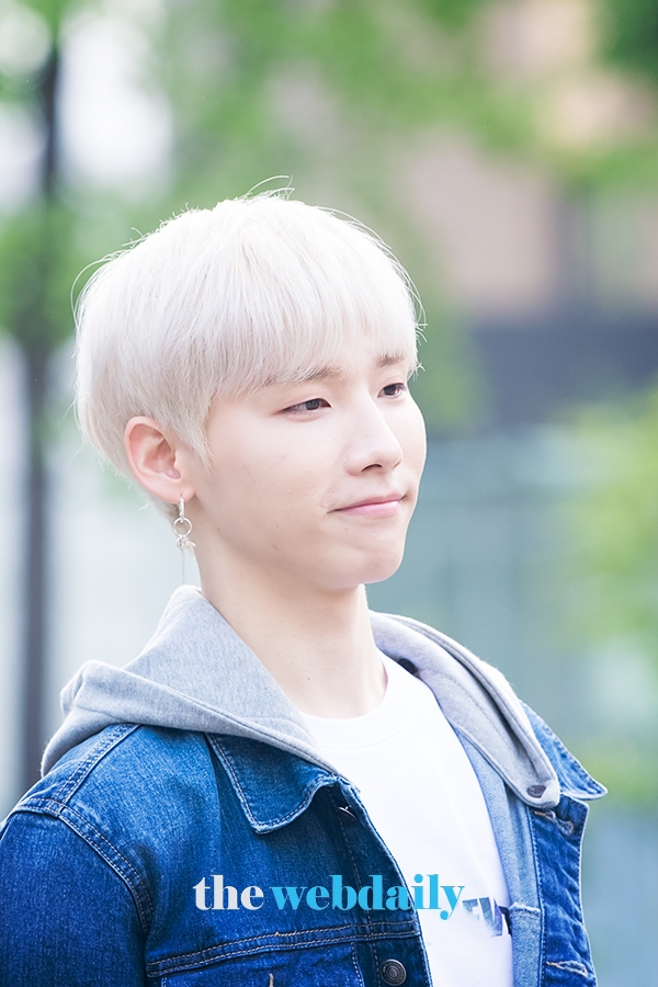 AB6IX 전웅, KBS 2TV 음악방송 '뮤직뱅크' 출근길