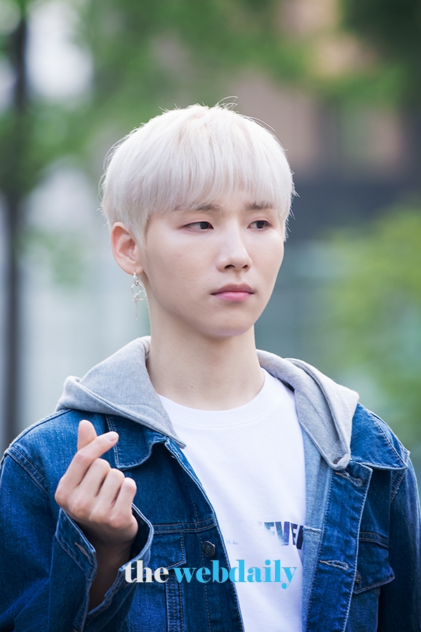 AB6IX 전웅, KBS 2TV 음악방송 '뮤직뱅크' 출근길