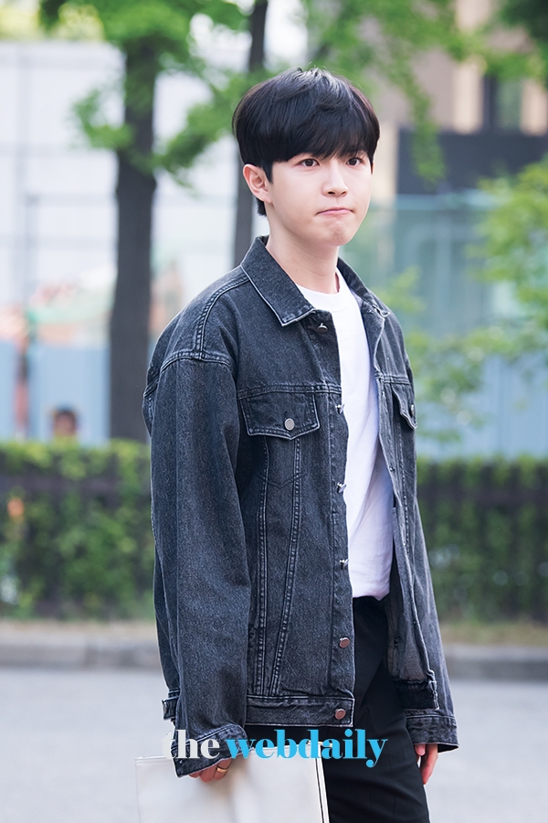 김재환, KBS 2TV 음악방송 '뮤직뱅크' 출근길