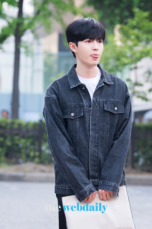김재환, KBS 2TV 음악방송 '뮤직뱅크' 출근길