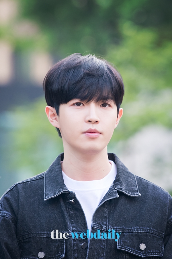김재환, KBS 2TV 음악방송 '뮤직뱅크' 출근길