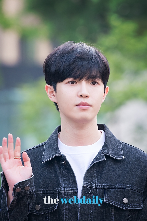 김재환, KBS 2TV 음악방송 '뮤직뱅크' 출근길