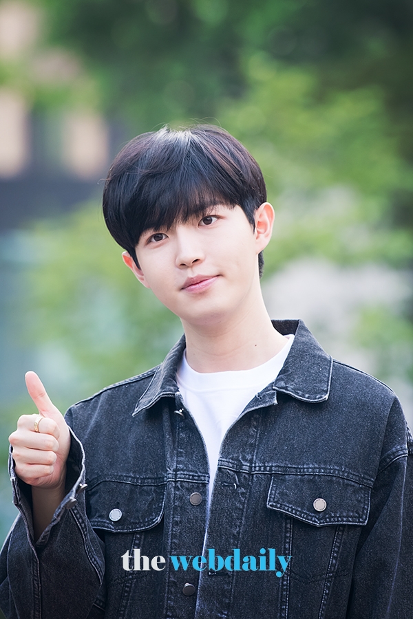 김재환, KBS 2TV 음악방송 '뮤직뱅크' 출근길