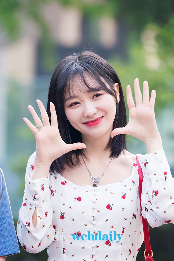러블리즈(Lovelyz) 류수정, KBS 2TV 음악방송 '뮤직뱅크' 출근길