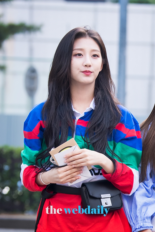 러블리즈(Lovelyz) 정예인, KBS 2TV 음악방송 '뮤직뱅크' 출근길