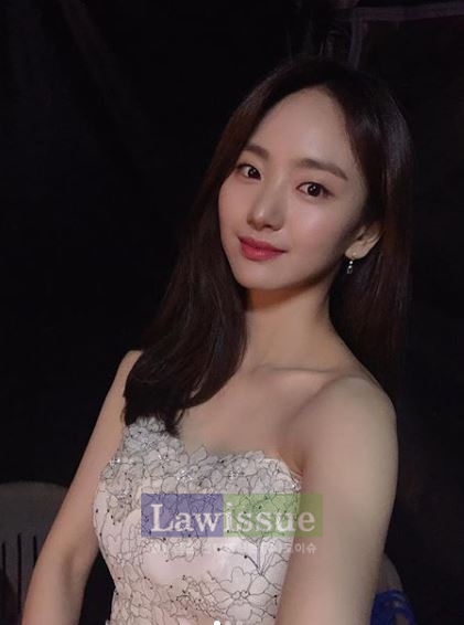 원진아, 가녀린 어깨라인...돋보이는 청초미