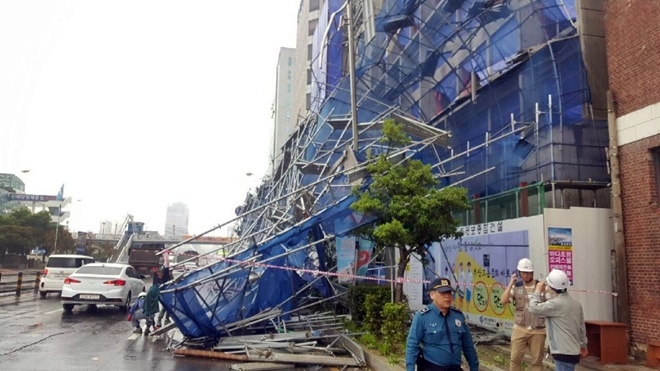 안전펜스가 넘어져 있다.(사진제공=부산경찰청)