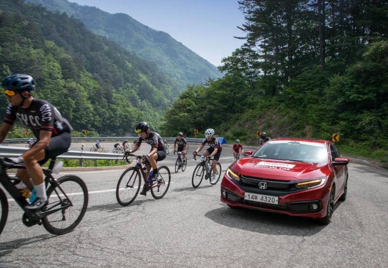 2019 설악그란폰도의 대회 공식 운영 차량으로 지원 나선 혼다 시빅.(사진=혼다코리아)