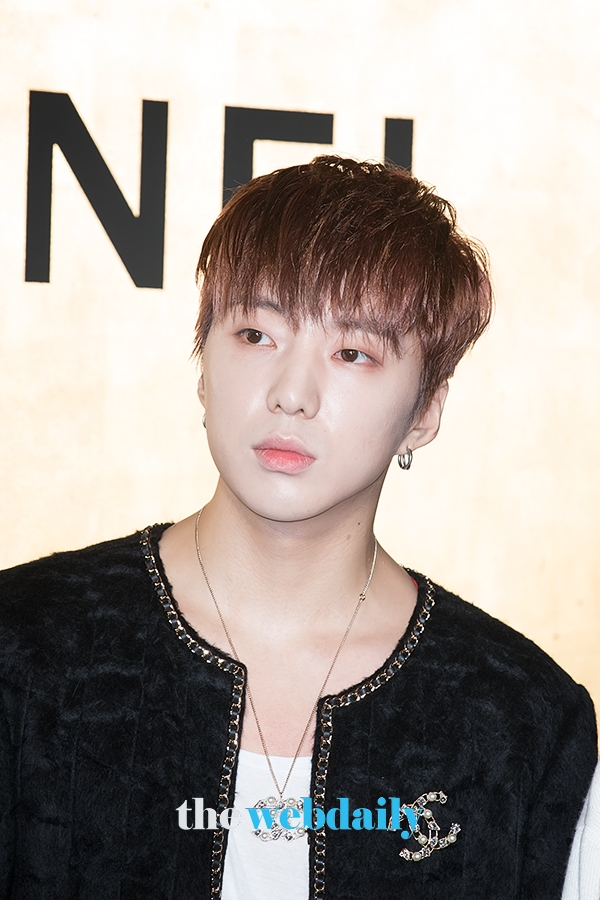 위너 강승윤, 샤넬 컬렉션 쇼 개최 기념 포토월 행사 현장