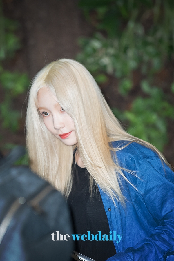 소녀시대 태연, 김포국제공항 출국 현장