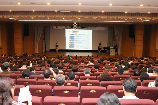부산가정법원 손혜진 조사관이 통고제도를 설명하고 있다.(사진제공=부산가정법원)