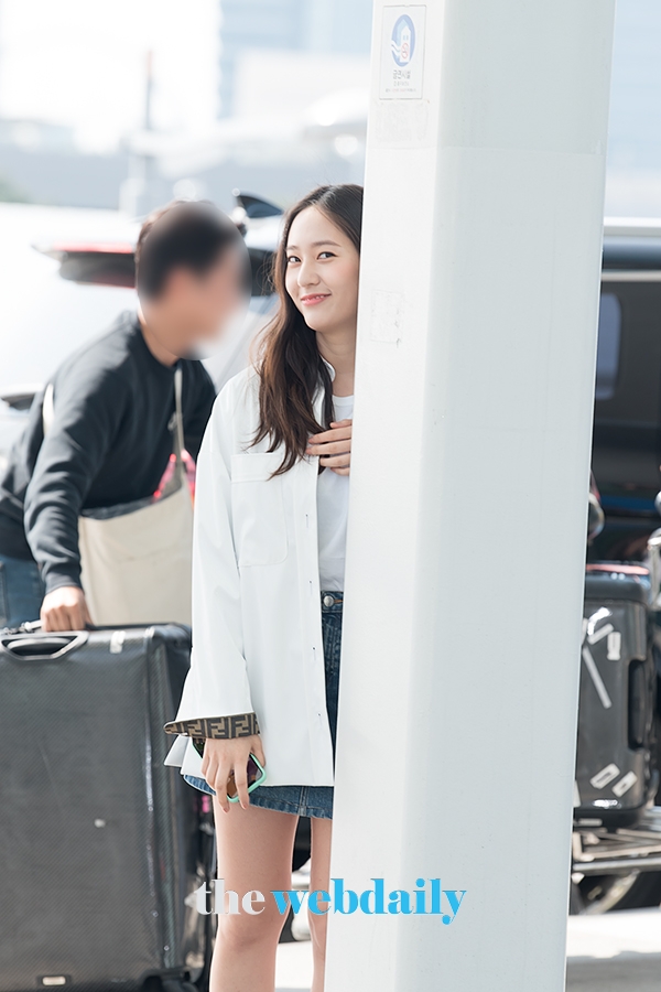 크리스탈, 인천국제공항 출국 현장