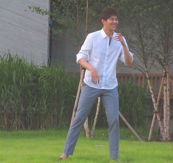 ‘윤균상’이 이날 하루 집중적인 스포트라이트를 받고 있다 / 출처 에스엔에스화면