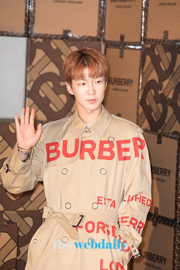 위너 이승훈, 버버리 모노그램 컬렉션 론칭 행사 현장