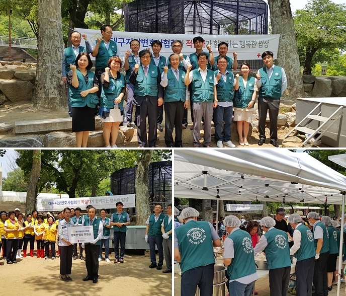 대한적십자사 대구지사와 함께 무료급식봉사활동과 이춘희 회장이 급식봉사후원금을 전달하고 있다.(사진제공=대구지방변호사회)