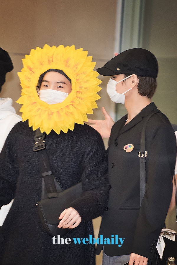 방탄소년단(BTS) 슈가-뷔, 인천국제공항 입국 현장