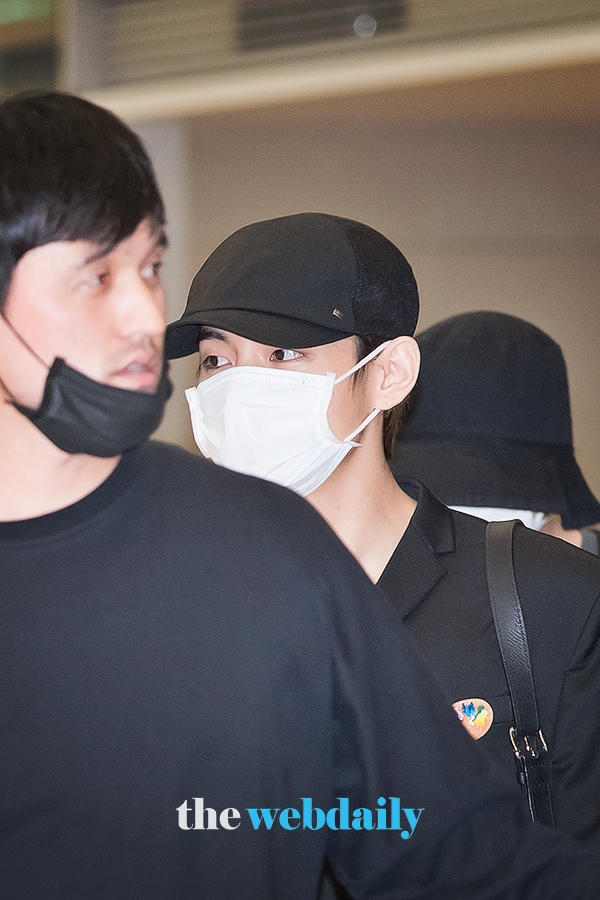 방탄소년단(BTS) 뷔, 인천국제공항 입국 현장