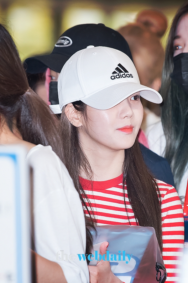 아이즈원(IZONE) 권은비, 김포국제공항 출국 현장