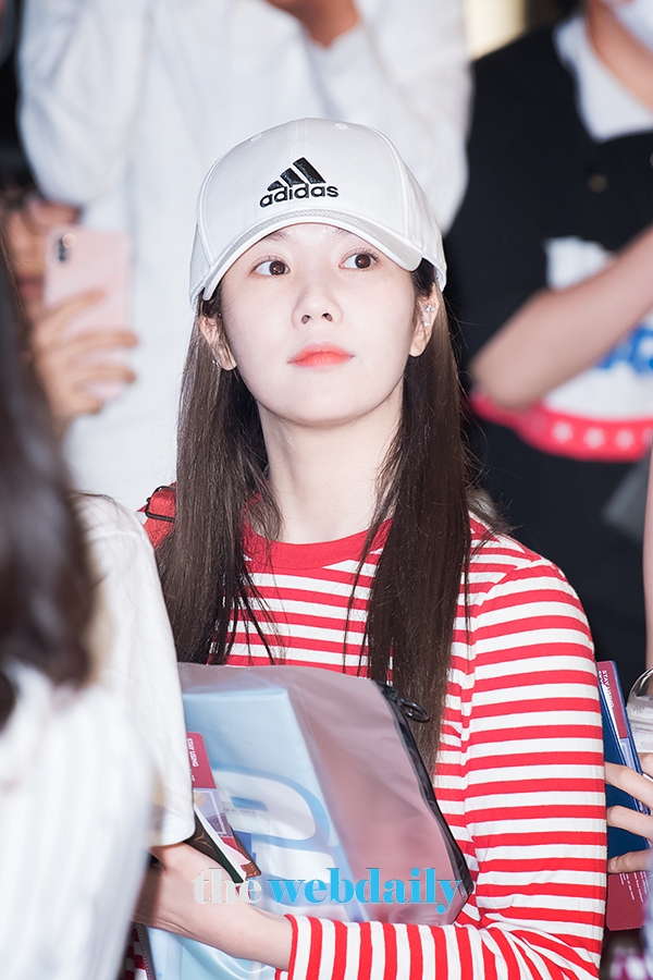 아이즈원(IZONE) 권은비, 김포국제공항 출국 현장