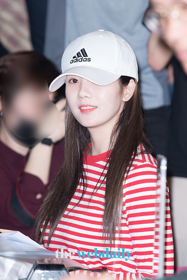아이즈원(IZONE) 권은비, 김포국제공항 출국 현장