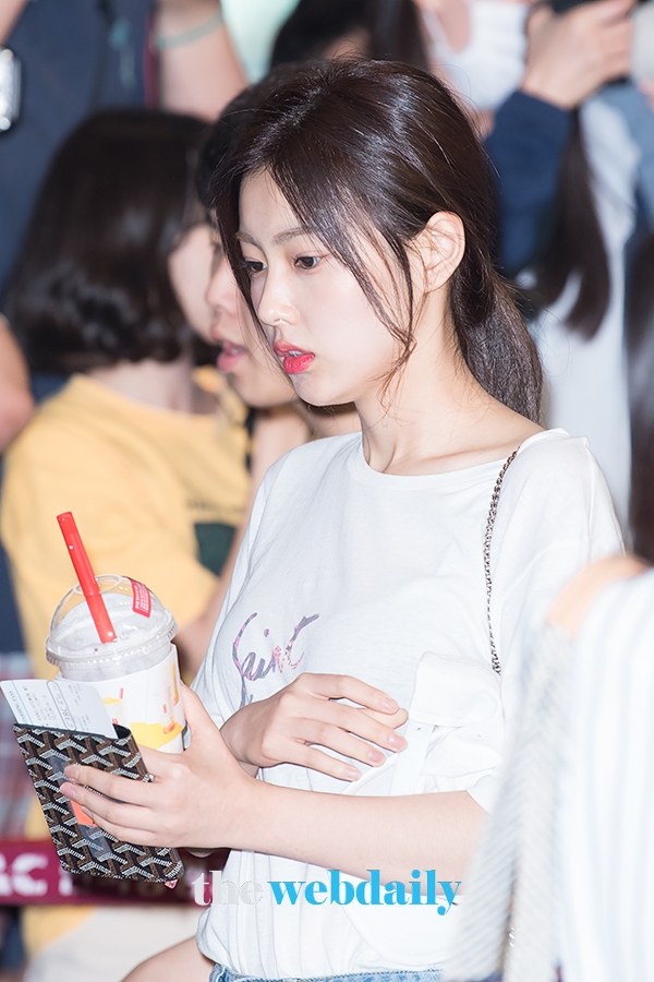 아이즈원(IZONE) 강혜원, 김포국제공항 출국 현장