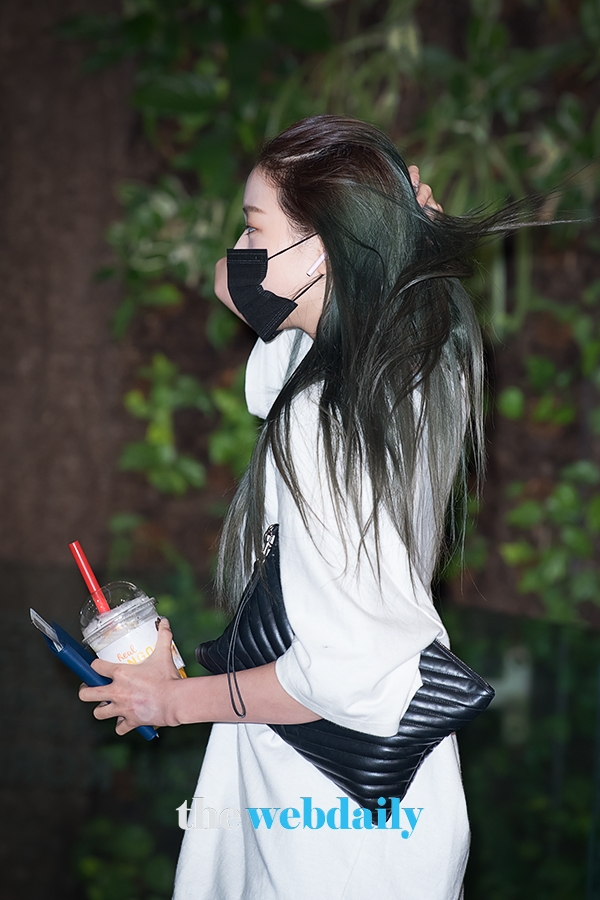 아이즈원(IZONE) 장원영, 김포국제공항 출국 현장