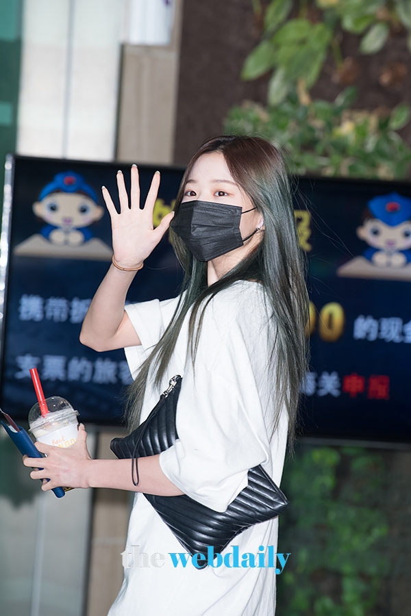 아이즈원(IZONE) 장원영, 김포국제공항 출국 현장