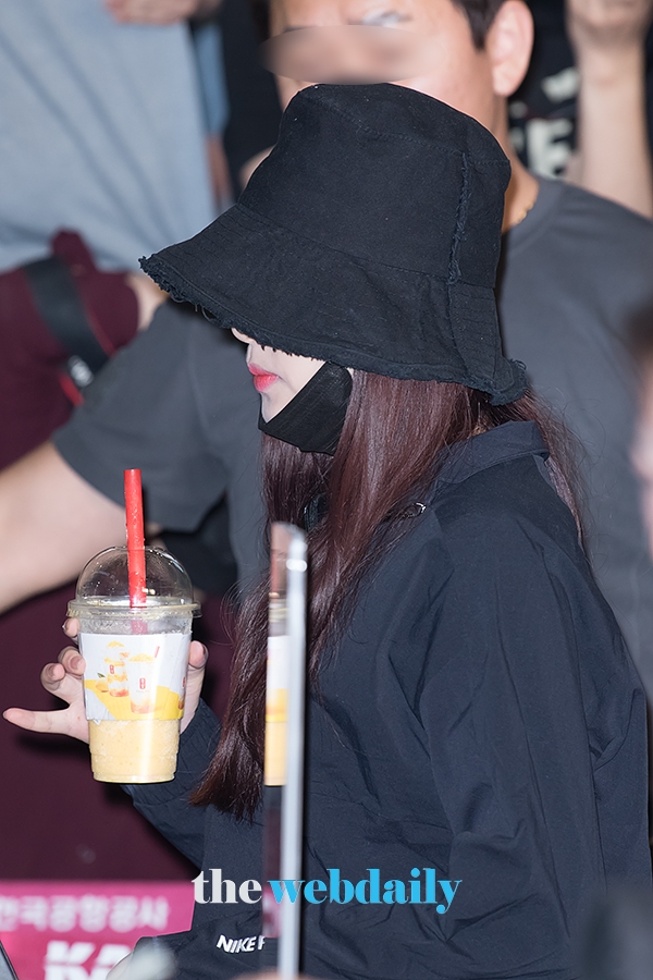 아이즈원(IZONE) 최예나, 김포국제공항 출국 현장