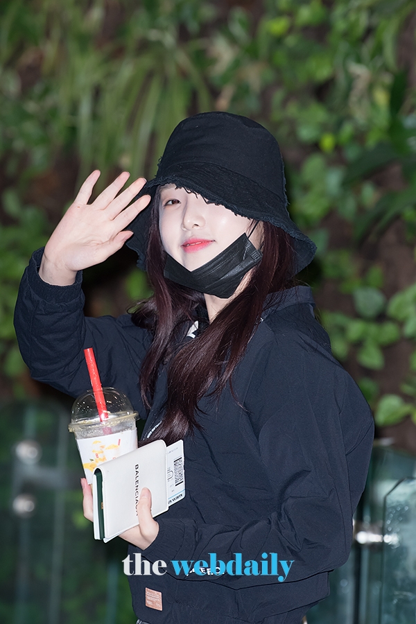 아이즈원(IZONE) 최예나, 김포국제공항 출국 현장