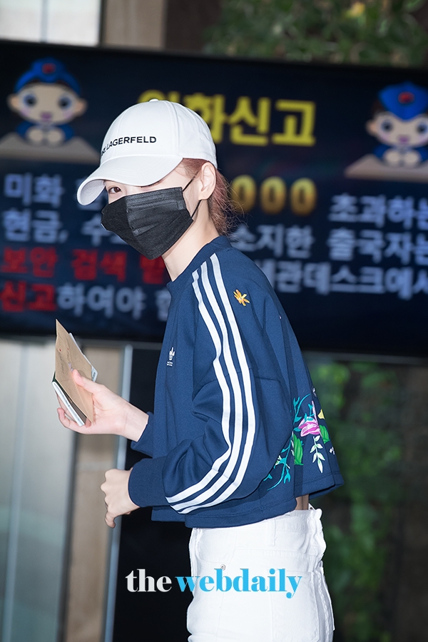 아이즈원(IZONE) 김채원, 김포국제공항 출국 현장