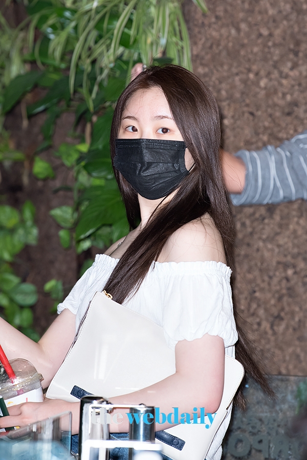 아이즈원(IZONE) 이채연, 김포국제공항 출국 현장
