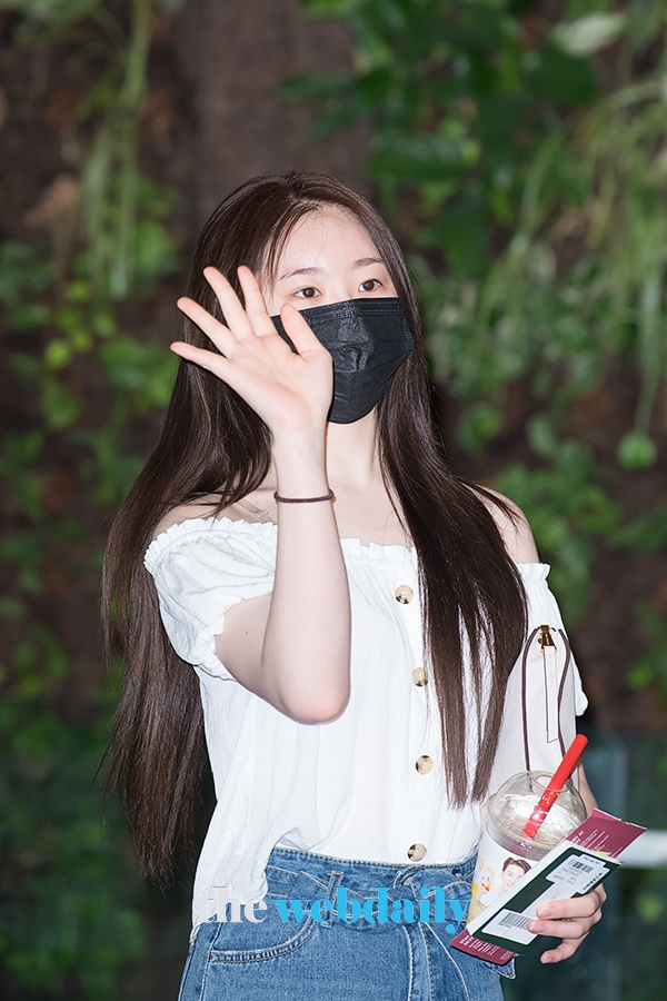 아이즈원(IZONE) 이채연, 김포국제공항 출국 현장