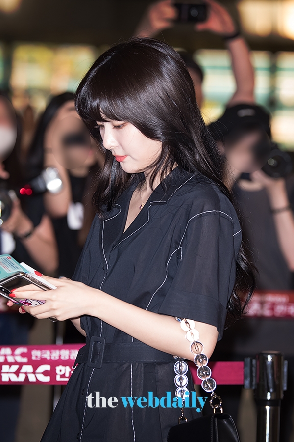 레드벨벳(RedVelvet) 슬기, 김포국제공항 출국 현장