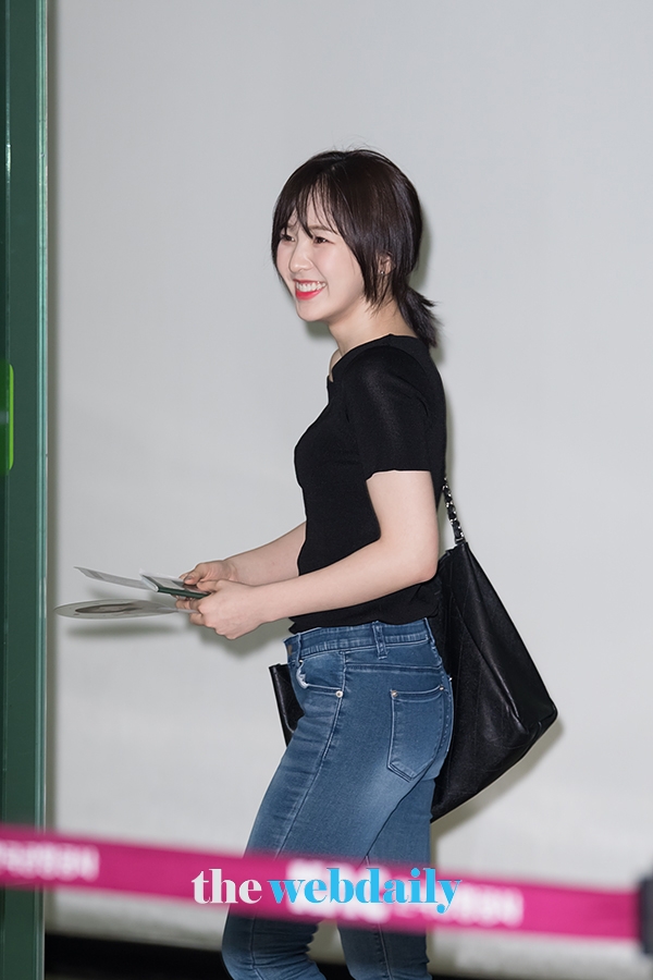 레드벨벳(RedVelvet) 웬디, 김포국제공항 출국 현장