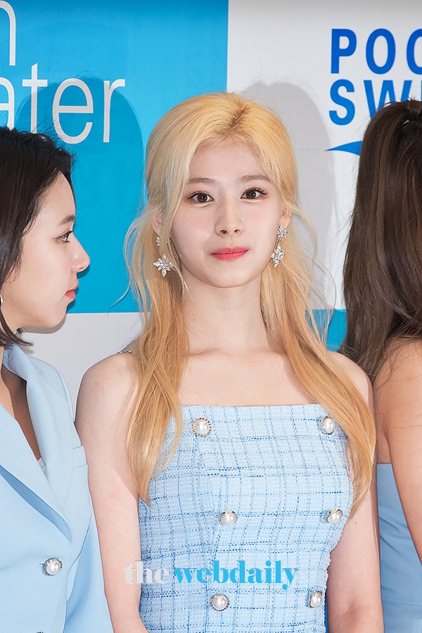 TWICE(트와이스) 사나, 포카리스웨트 이온워터 X 트와이스 팬사인회 현장
