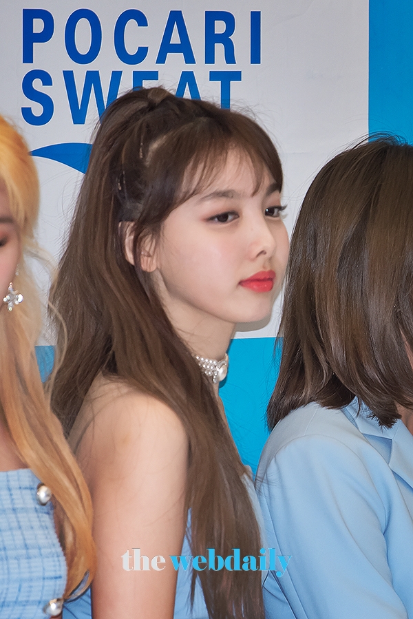 TWICE(트와이스) 나연, 포카리스웨트 이온워터 X 트와이스 팬사인회 현장