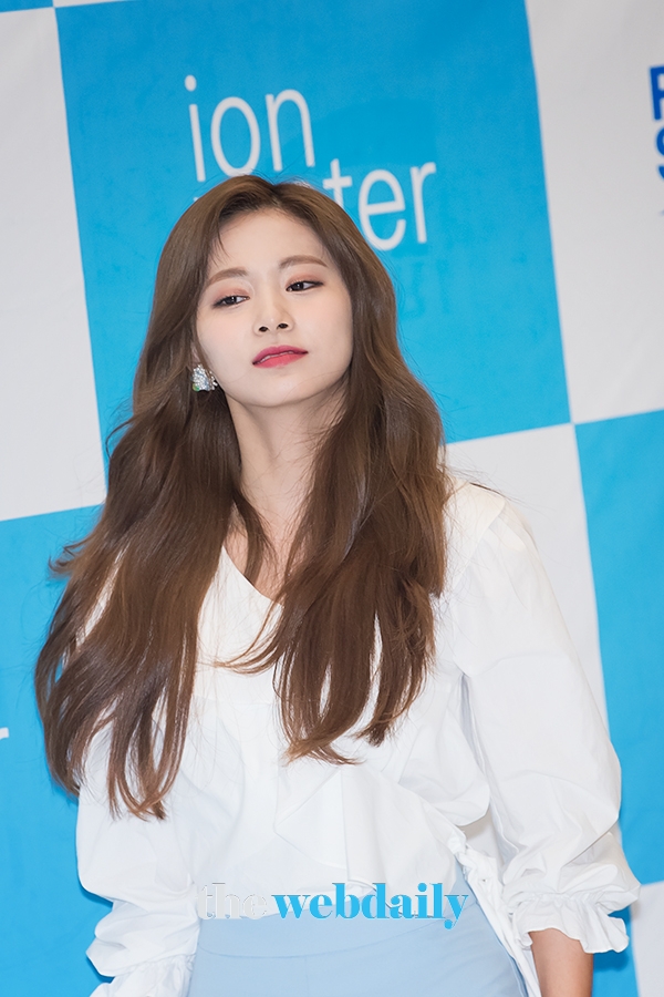 TWICE(트와이스) 쯔위, 포카리스웨트 이온워터 X 트와이스 팬사인회 현장