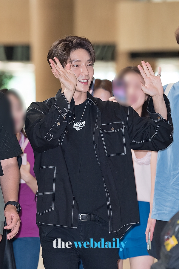 이준기, 김포국제공항 출국 현장