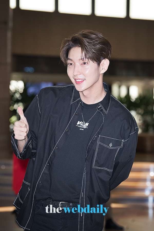 이준기, 김포국제공항 출국 현장