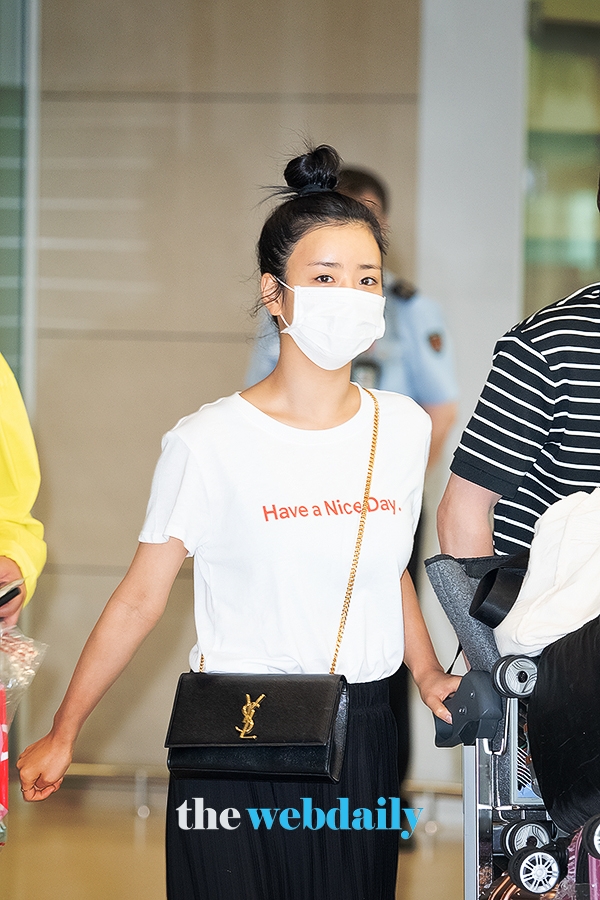 에이핑크 윤보미, 인천국제공항 입국 현장