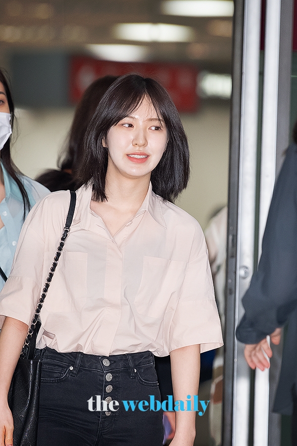 레드벨벳(RedVelvet) 웬디, 김포국제공항 출국 현장