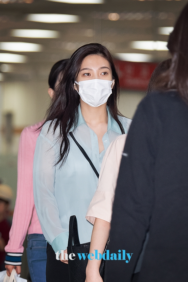 레드벨벳(RedVelvet) 조이, 김포국제공항 출국 현장