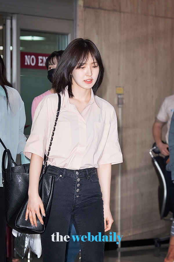 레드벨벳(RedVelvet) 웬디, 김포국제공항 출국 현장