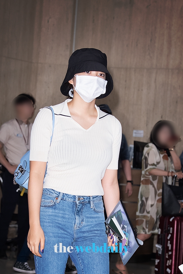 레드벨벳(RedVelvet) 예리, 김포국제공항 출국 현장