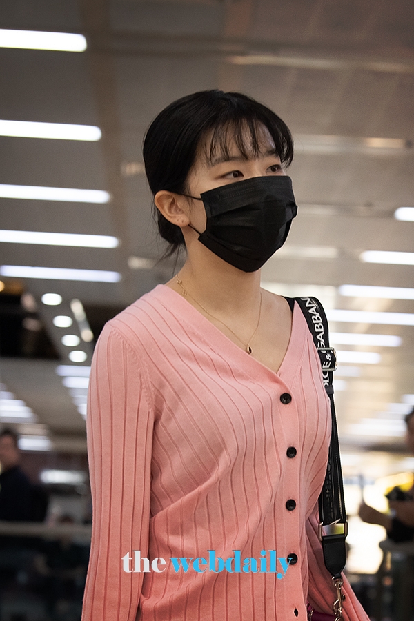 레드벨벳(RedVelvet) 슬기, 김포국제공항 출국 현장