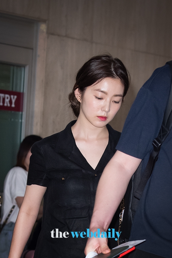 레드벨벳(RedVelvet) 아이린, 김포국제공항 출국 현장